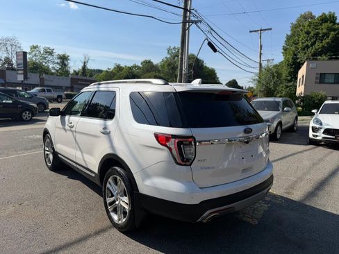 Used 2016 Ford Explorer XLT w/ Equipment Group 202A AWD/4WD image 4