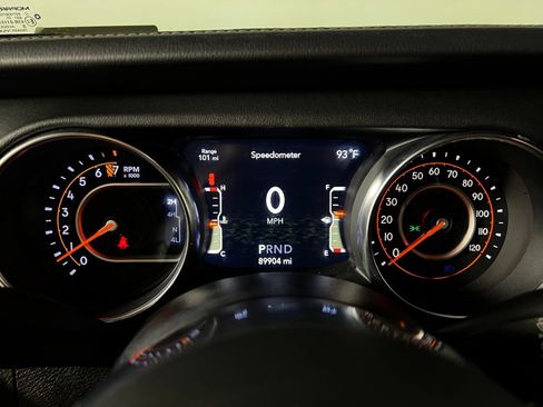Used 2019 Jeep Wrangler Unlimited Sahara w/ Uconnect 4C Nav & Sound Group AWD/4WD image 15