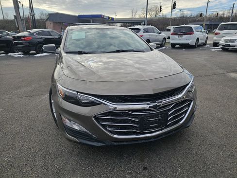 Used 2020 Chevrolet Malibu LT FWD image 2