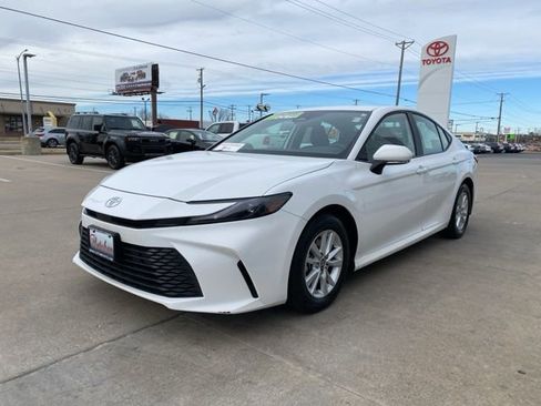 Certified 2025 Toyota Camry LE image 1