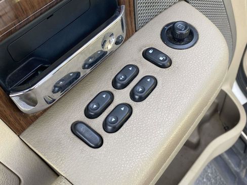 Used 2004 Ford F150 Lariat image 16