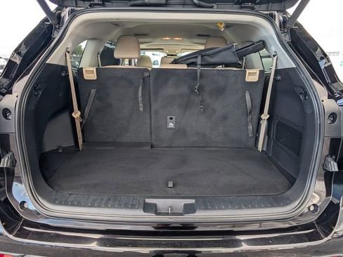 Used 2020 Toyota Highlander XLE image 13