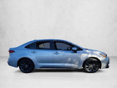 Used 2023 Toyota Corolla SE image 4