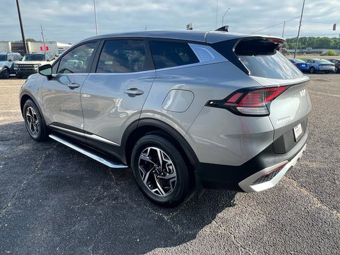 Used 2023 Kia Sportage LX AWD/4WD image 7