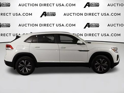 Used 2025 Volkswagen Atlas Cross Sport SE FWD image 38
