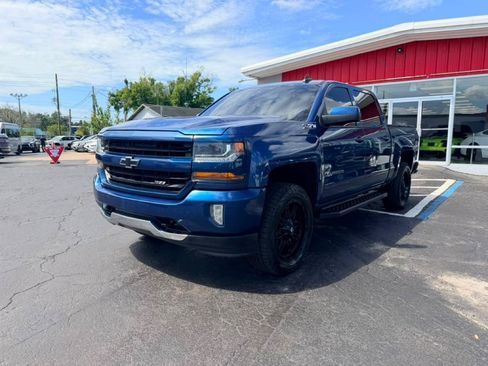 Used 2018 Chevrolet Silverado 1500 LT w/ All Star Edition AWD/4WD image 3