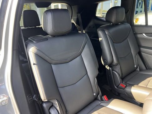 Used 2025 Cadillac XT6 Premium Luxury image 27