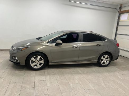 Used 2017 Chevrolet Cruze LT w/ RS Package image 6