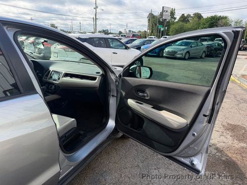 Used 2022 Honda HR-V LX image 12