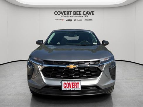 Used 2024 Chevrolet Trax LS w/ Driver Confidence Package image 2