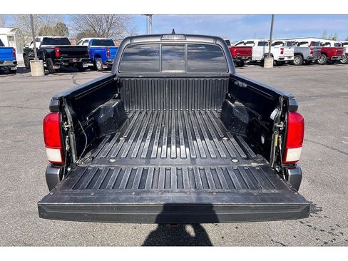 Used 2016 Toyota Tacoma SR5 image 11