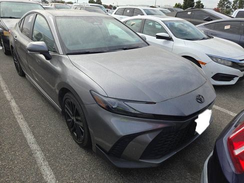 Used 2025 Toyota Camry SE w/ Convenience Package FWD image 2