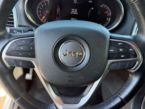 Used 2018 Jeep Grand Cherokee Altitude RWD image 14