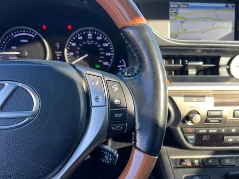 Used 2015 Lexus ES 300h image 24