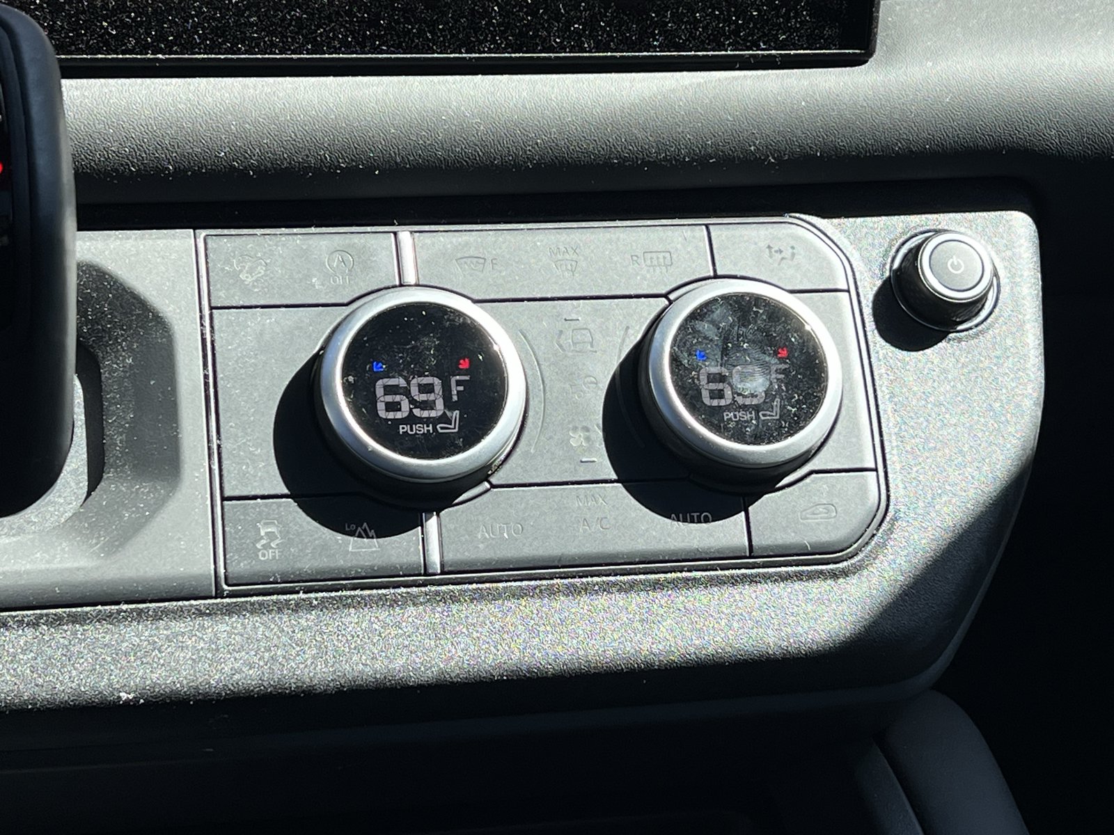 Used 2025 Land Rover Defender 110 S AWD/4WD image 31