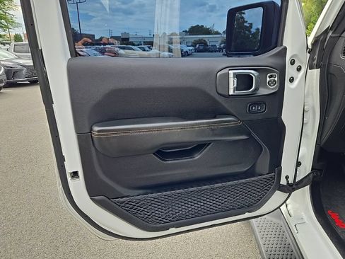 Used 2024 Jeep Wrangler Unlimited Sahara AWD/4WD image 16