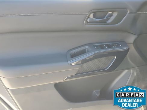 Used 2025 Nissan Pathfinder SV image 43