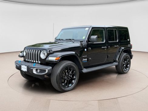 Used 2022 Jeep Wrangler Unlimited Sahara w/ Cold Weather Group AWD/4WD image 1