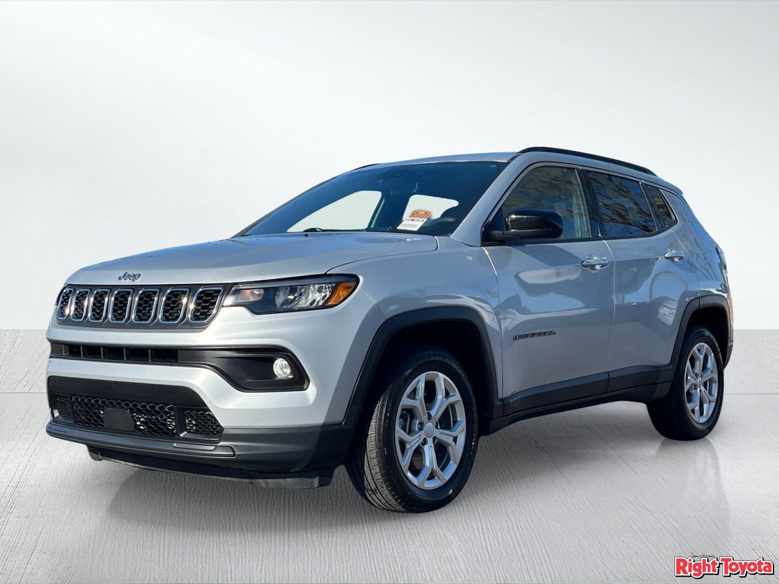 Used 2024 Jeep Compass Latitude AWD/4WD image 2