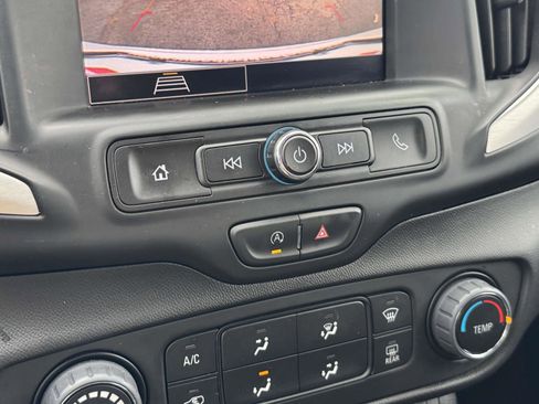 Used 2024 GMC Terrain SLE FWD image 16