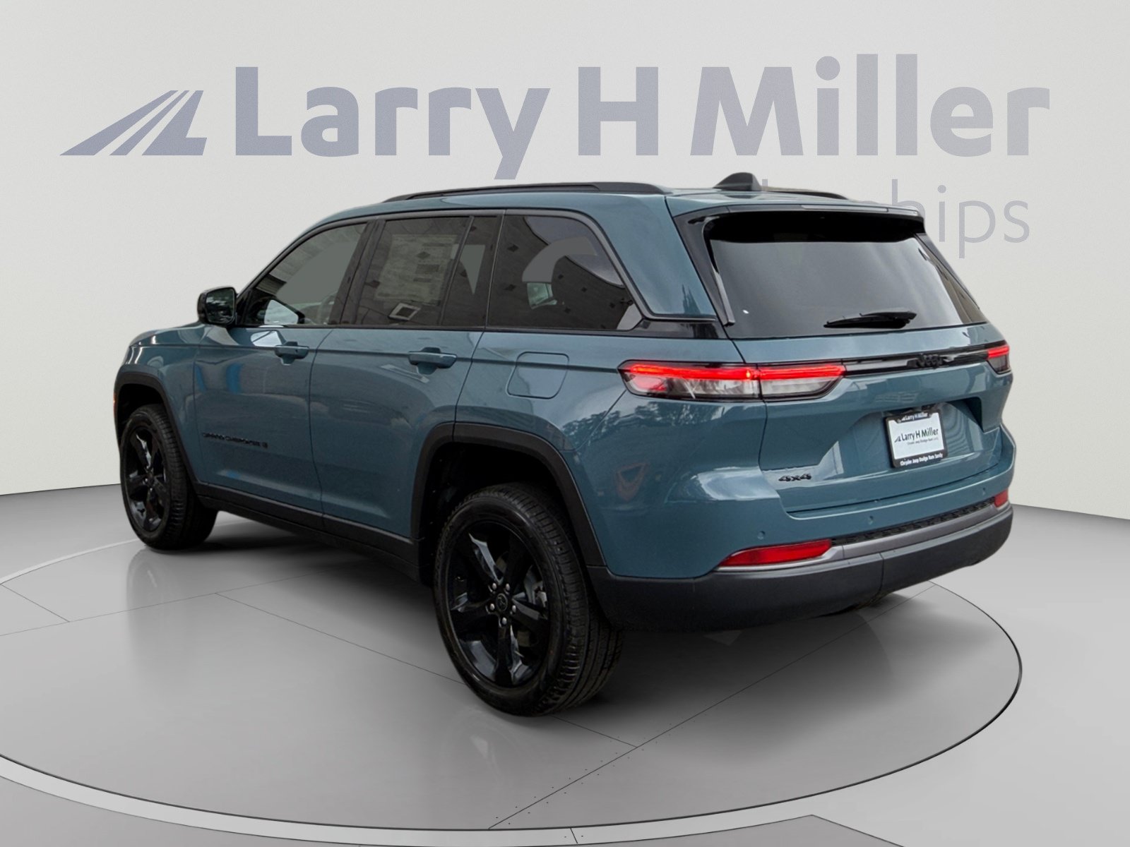 New 2027 Jeep Grand Cherokee Limited w/ Limited Altitude Package AWD/4WD image 3