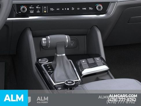Used 2025 Kia Sportage EX FWD image 27
