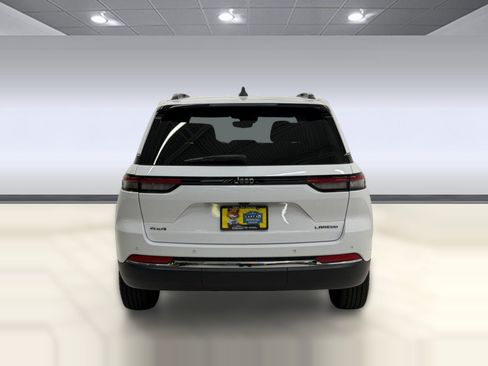 Used 2023 Jeep Grand Cherokee Laredo w/ Luxury Tech Group I AWD/4WD image 8