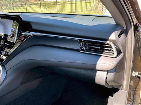 Used 2022 Toyota Camry LE image 18