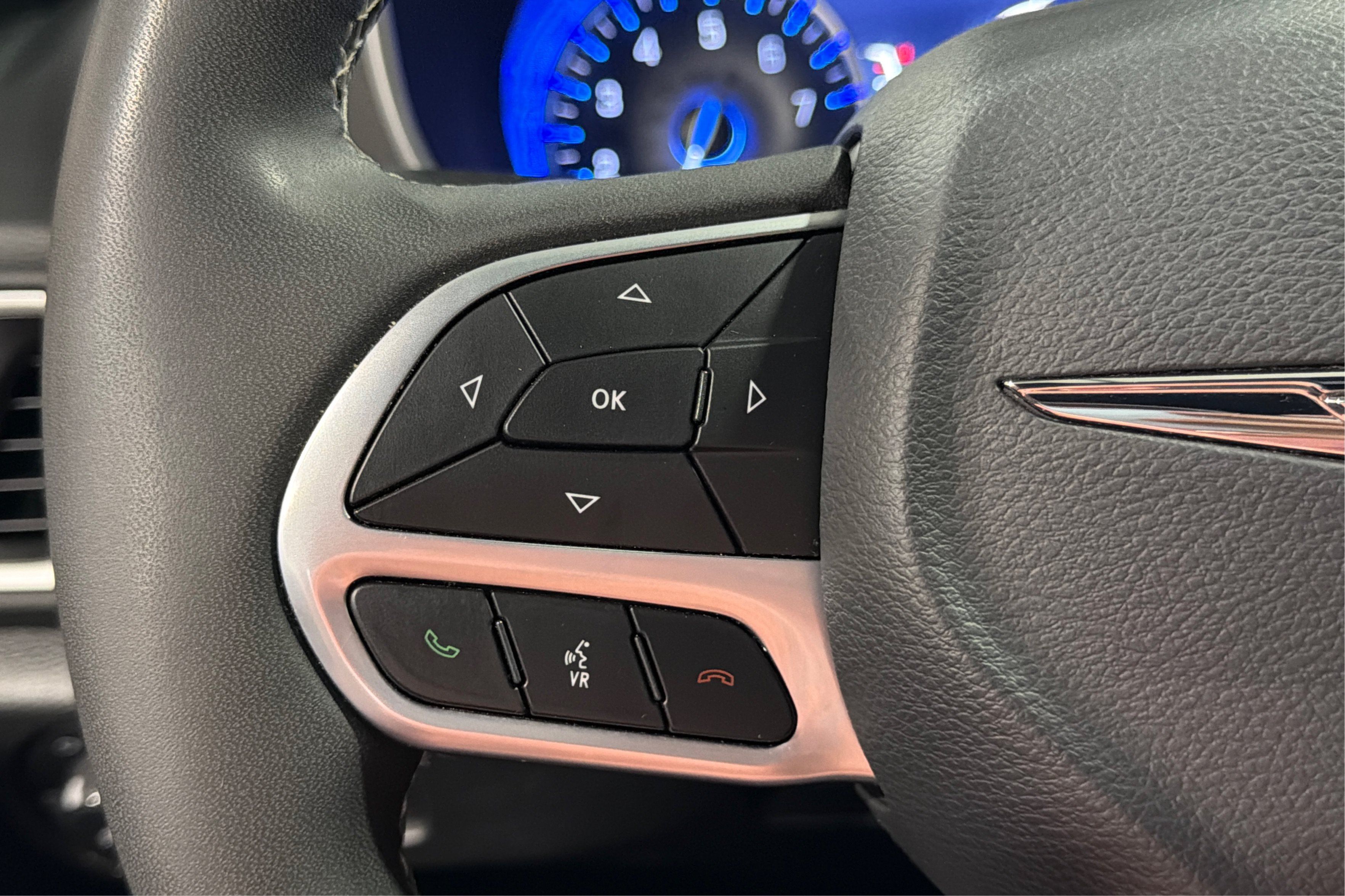 Used 2025 Chrysler Pacifica Select FWD image 25