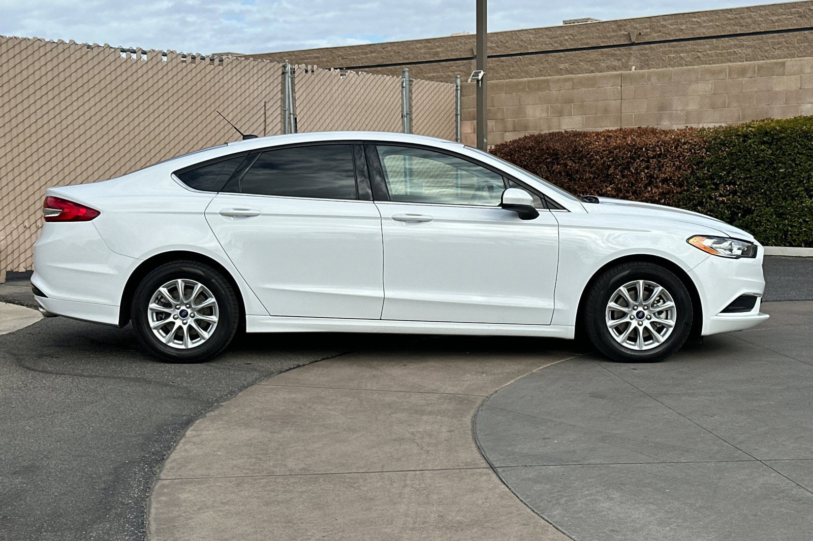 Used 2018 Ford Fusion S FWD image 3
