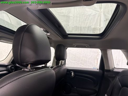 Used 2017 MINI Cooper 4-Door Hardtop image 12