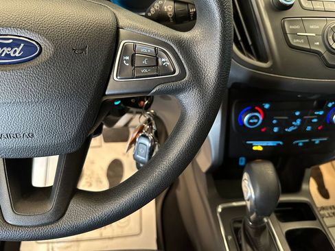 Used 2018 Ford Escape SE FWD image 12