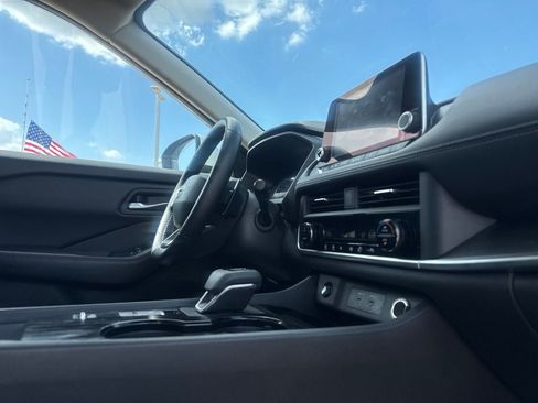 Used 2025 Nissan Rogue SV FWD image 26