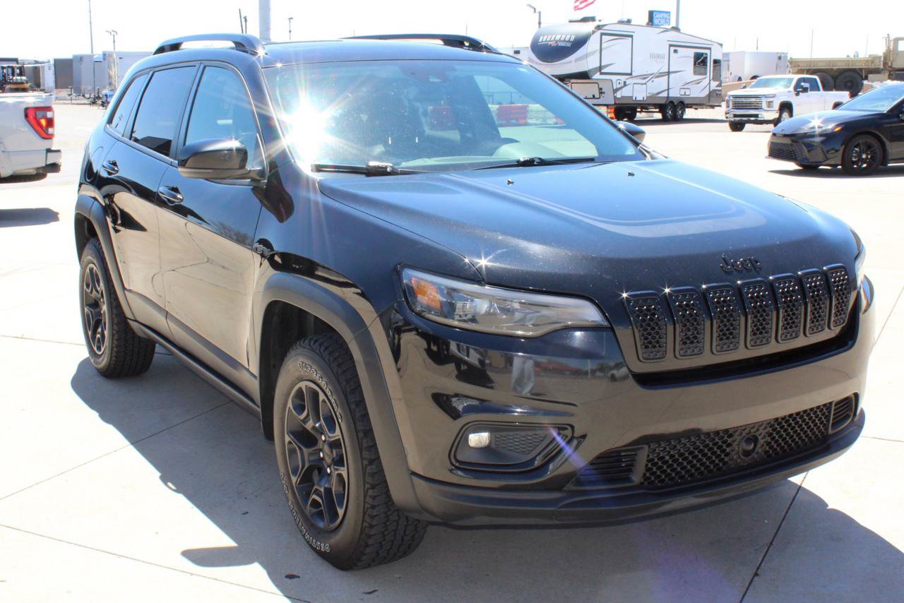 Used 2022 Jeep Cherokee Latitude w/ Sun & Sound Group AWD/4WD image 4