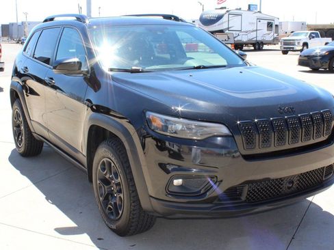 Used 2022 Jeep Cherokee Latitude w/ Sun & Sound Group AWD/4WD image 4