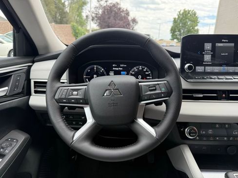 New 2025 Mitsubishi Outlander SEL image 9
