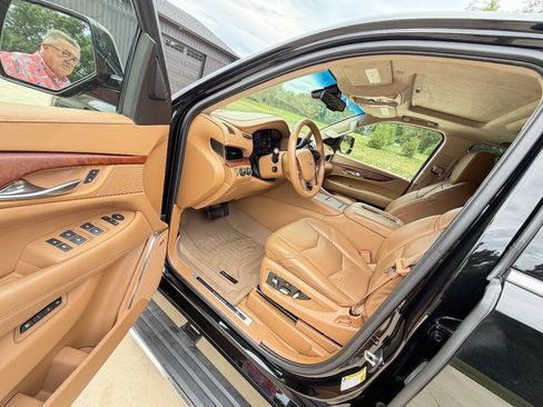 Used 2016 Cadillac Escalade Platinum AWD/4WD image 9