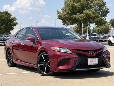 Used 2018 Toyota Camry XSE FWD image 2