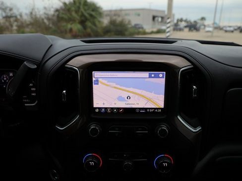 Used 2020 Chevrolet Silverado 1500 High Country w/ Technology Package image 17