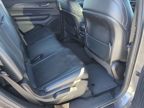 Used 2024 Jeep Grand Cherokee L Laredo image 37