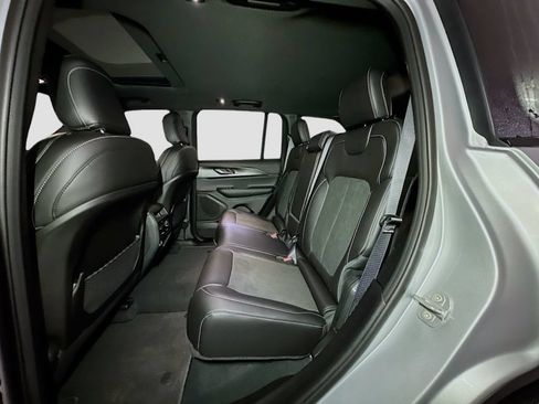 New 2025 Jeep Grand Cherokee Altitude AWD/4WD image 15