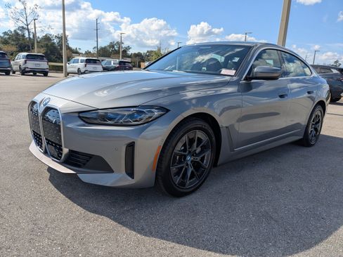 Used 2023 BMW i4 eDrive40 image 9