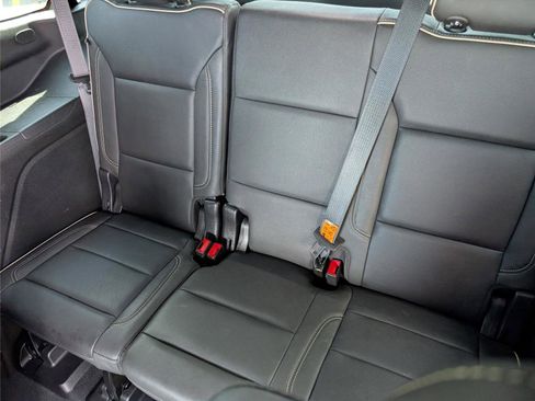 Used 2023 GMC Yukon SLT image 32