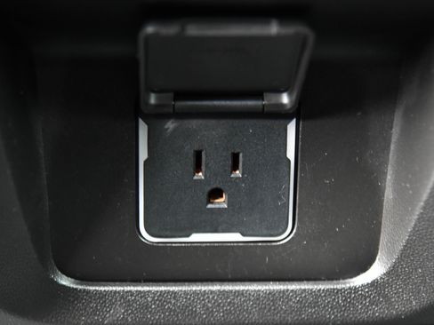 Used 2023 GMC Yukon XL Denali image 47