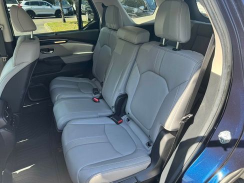 Used 2025 Honda Pilot EX-L image 7