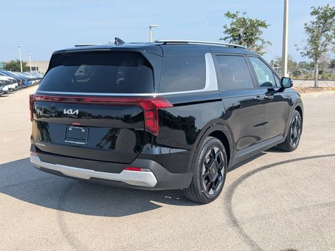 Certified 2026 Kia Carnival EX FWD image 5