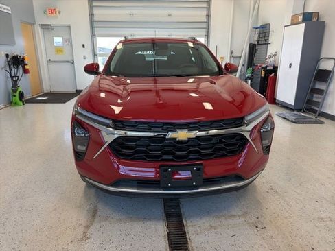 New 2026 Chevrolet Trax LT w/ Driver Confidence Package FWD image 5