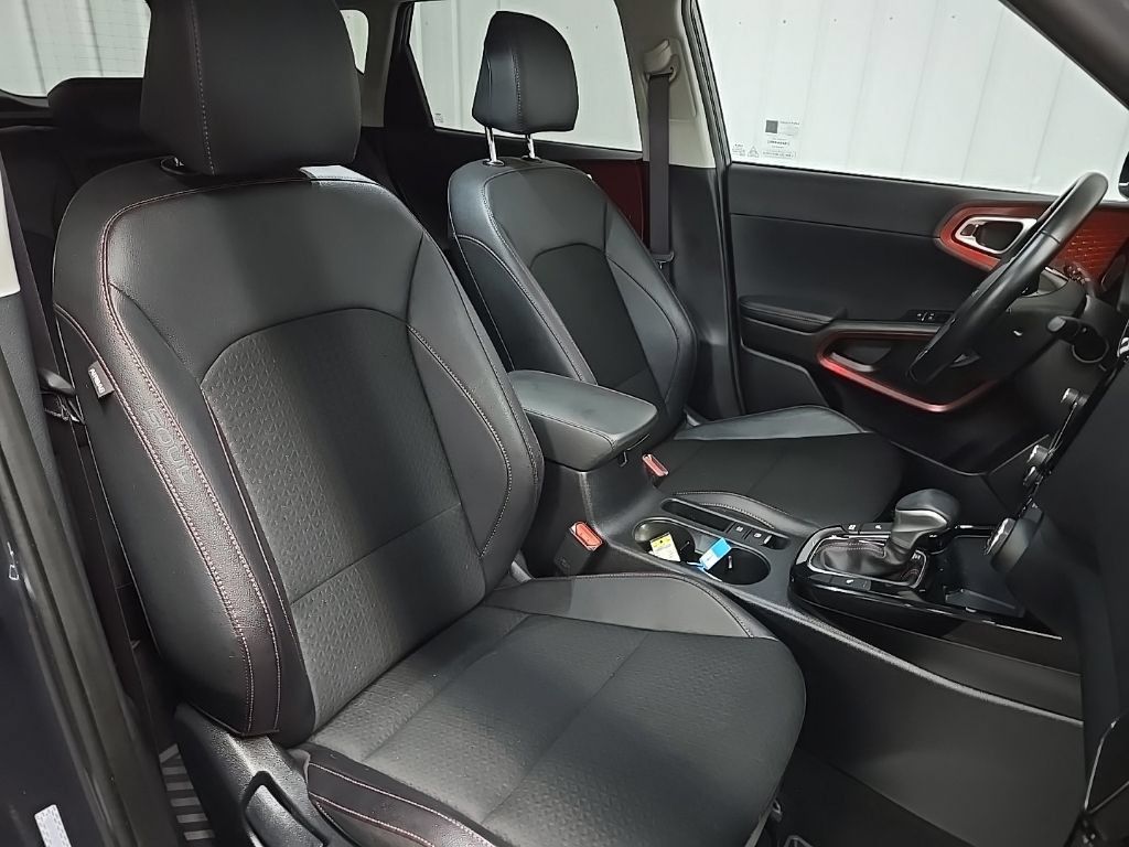 Used 2025 Kia Soul GT-Line w/ GT-Line Technology Package FWD image 15