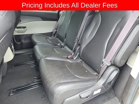 Certified 2022 Kia Carnival LX FWD image 15