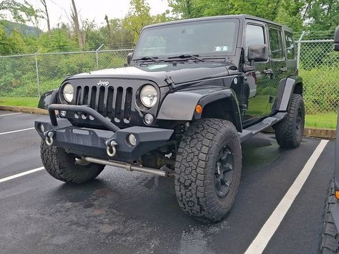 Used 2014 Jeep Wrangler Unlimited Sahara w/ Dual Top Group AWD/4WD image 4